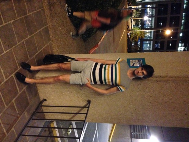 Me wearing an H&M top, Zara shorts and shoes you've seen plenty times before. Oh, and a very worn out bag from Zara as well.