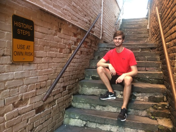 savannah historic steps pose